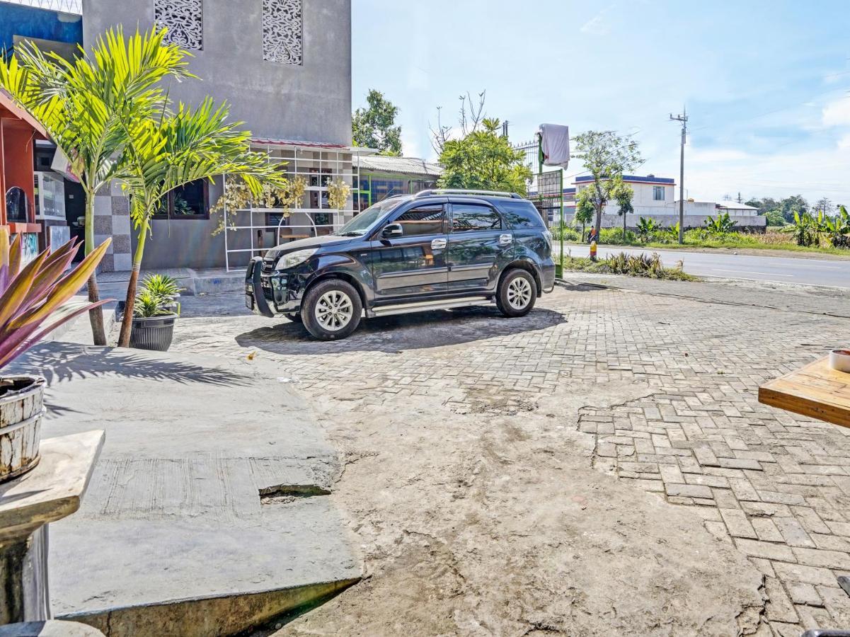 Oyo 90943 Mochi 88 Homestay Probolinggo Exterior photo