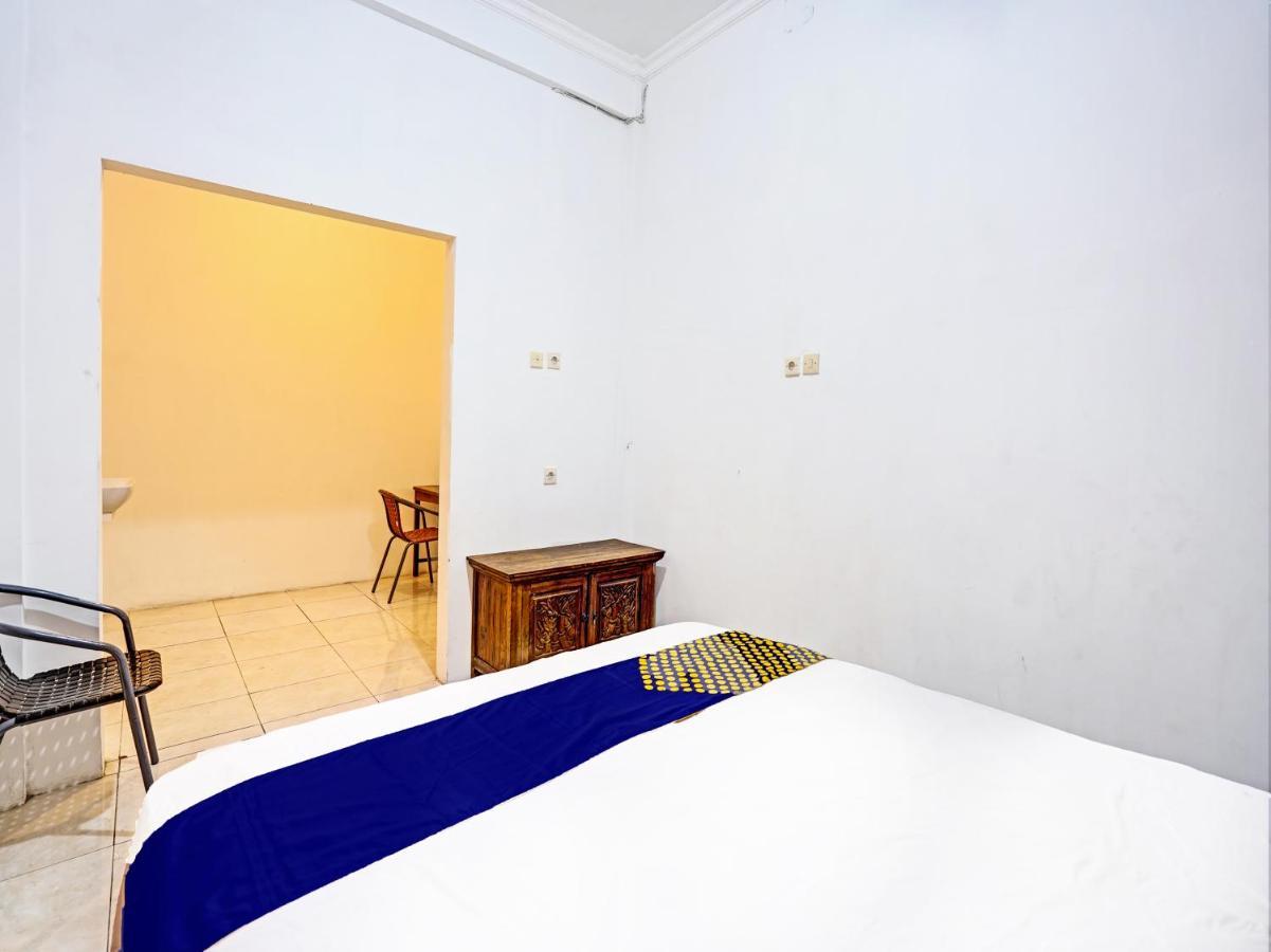 Oyo 90943 Mochi 88 Homestay Probolinggo Exterior photo